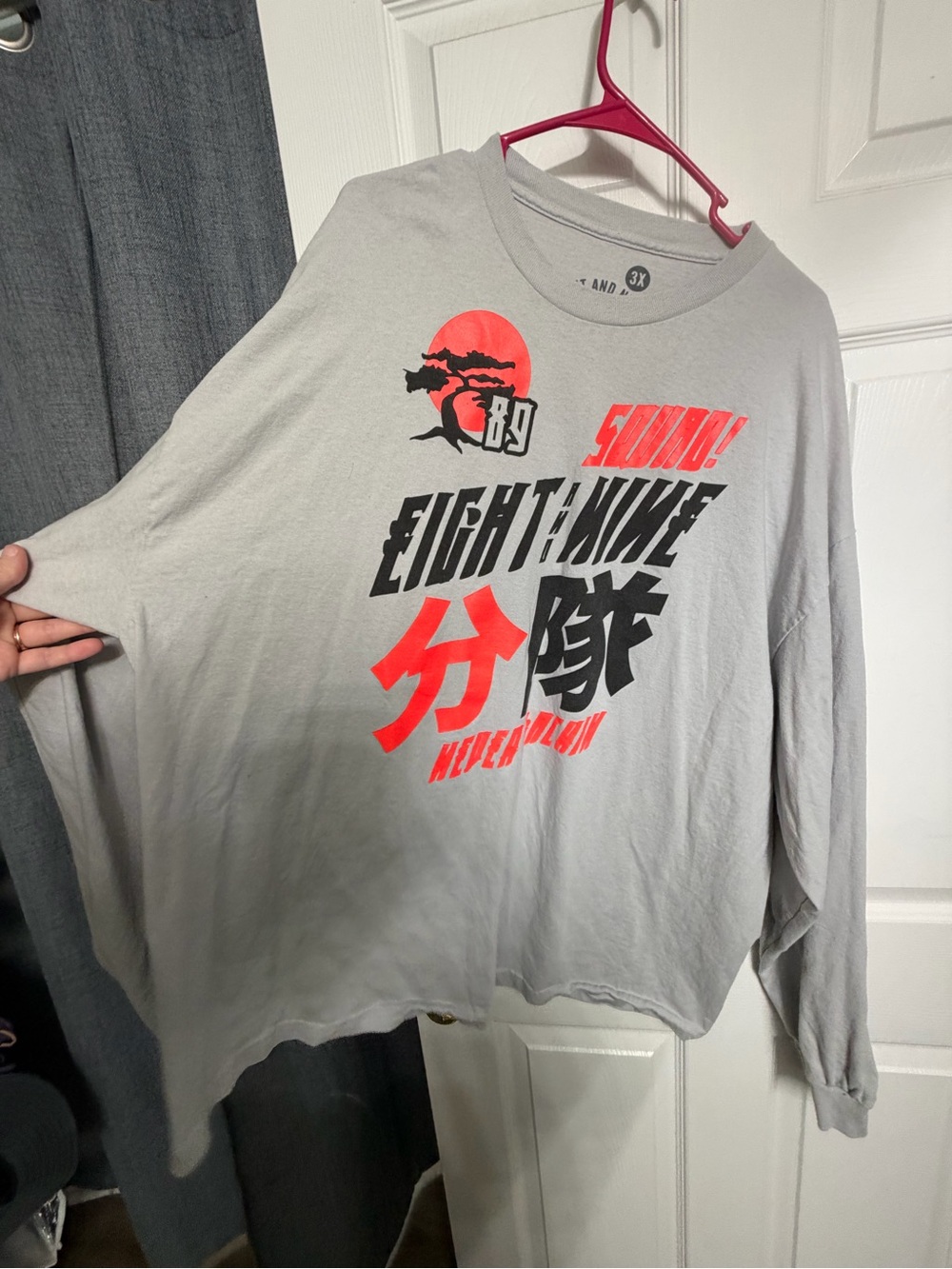 Men's Gray Graphic Long-Sleeve Shirt with Red Accent